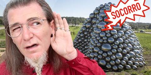 Thumbnail for Hombre ATRAPADO dentro de una ESCULTURA de Arte Contemporáneo en Canadá