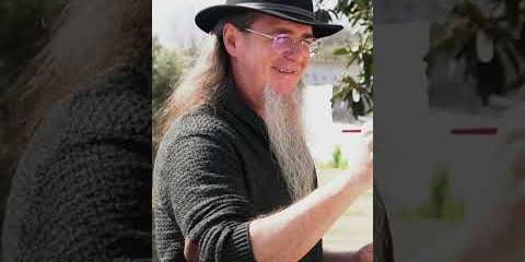 Thumbnail for Charlando mientras retrato a mi colaborador Francis