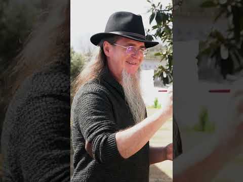 Thumbnail for Charlando mientras retrato a mi colaborador Francis