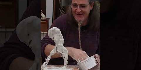 Thumbnail for Como hace Brad Pitt sus esculturas #arte #antoniogarciavillaran #escultura #bradpitt