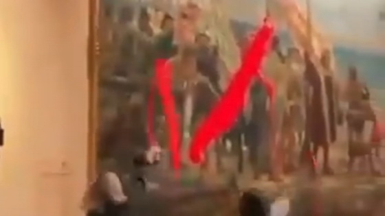 DESTRUYEN UN CUADRO DEL SIGLO XIX. ACTIVISTAS CLIMÁTICAS TIRAN  PINTURA ROJA SOBRE OBRA DE ARTE
